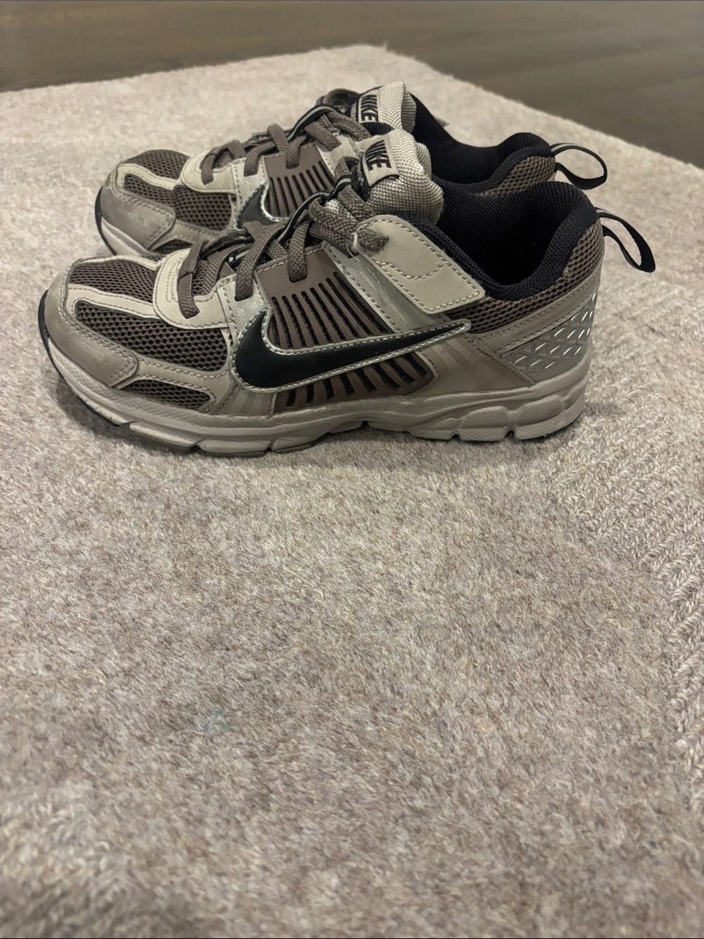 Nike Vomero 5 boy sneakers